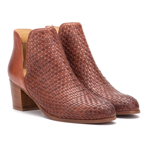 Vintage Foundry Co. Skyler Women's Leather Ankle Boots - Picture 4 of 14